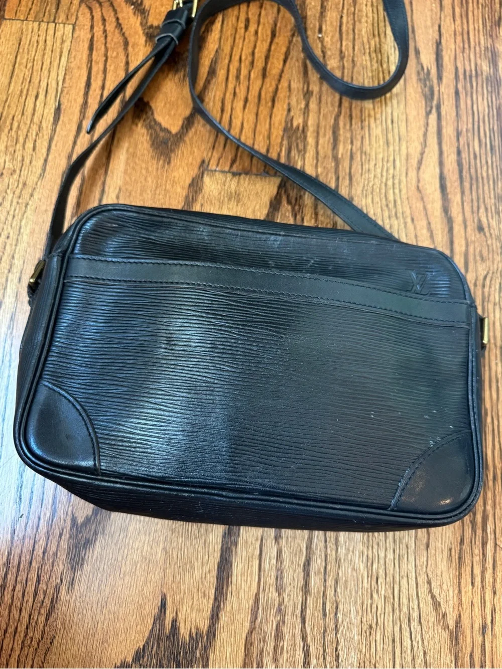 Louis Vuitton compact louis